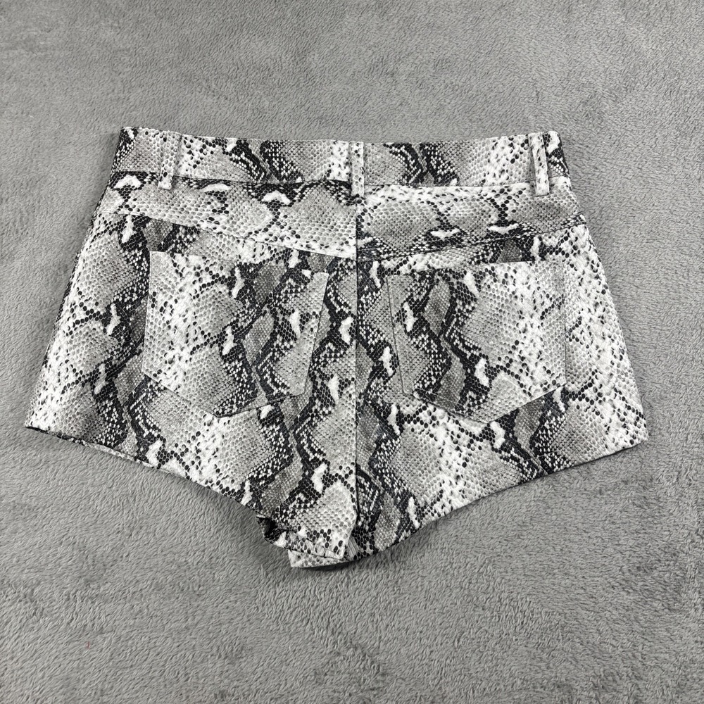 NWT Steve Madden Women's Pythonia Faux Leather Shorts Snake Print Gray Size XS - Picture 9 of 9
